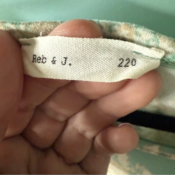 Reb & J Floral Patterned Women's Short Sleeve Top - Green and Cream Size Medium - Picture 3 of 5